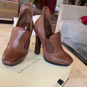 Chestnut Leon Max chunky heels